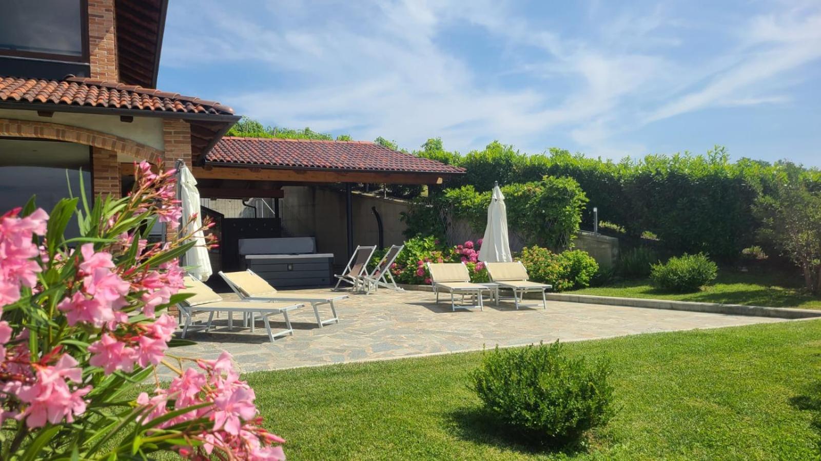 Casa Castella - Adults Only - Langhe Villa Diano d'Alba Bagian luar foto