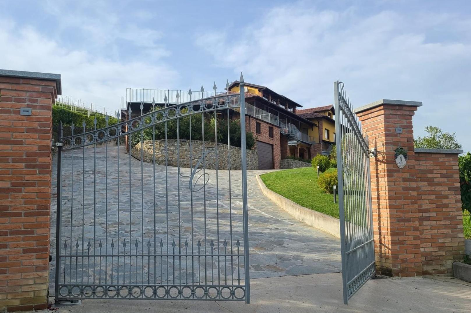 Casa Castella - Adults Only - Langhe Villa Diano d'Alba Bagian luar foto